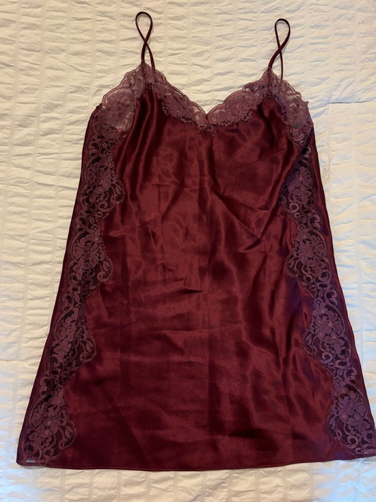 Jones New York Dresses & Skirts - Jones new york satin and lace slip dress